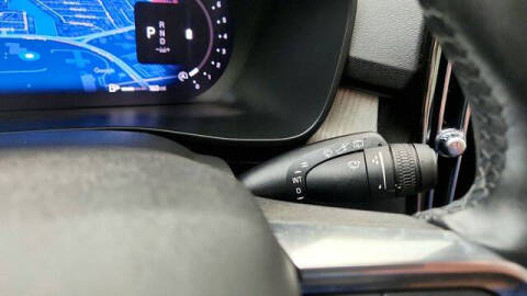 2025 Volvo XC40 B5 Plus Bright Theme