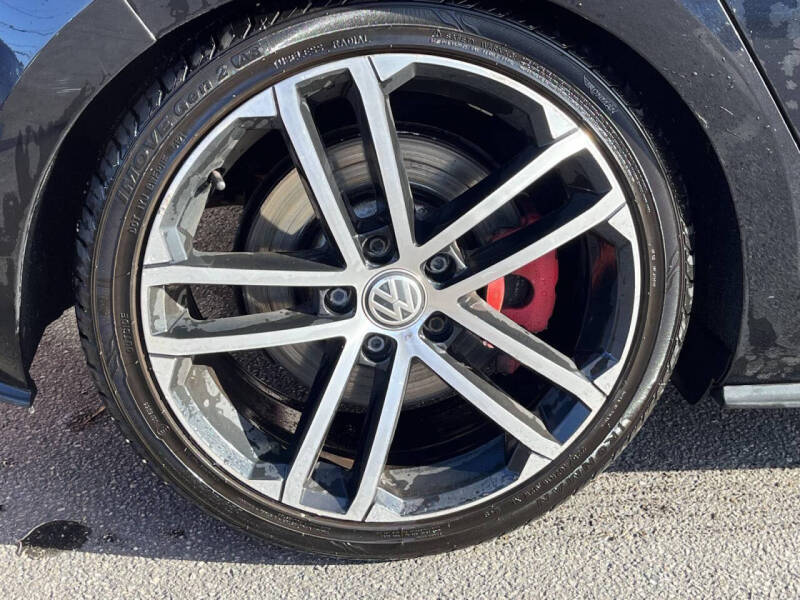 2017 Volkswagen Golf GTI Sport