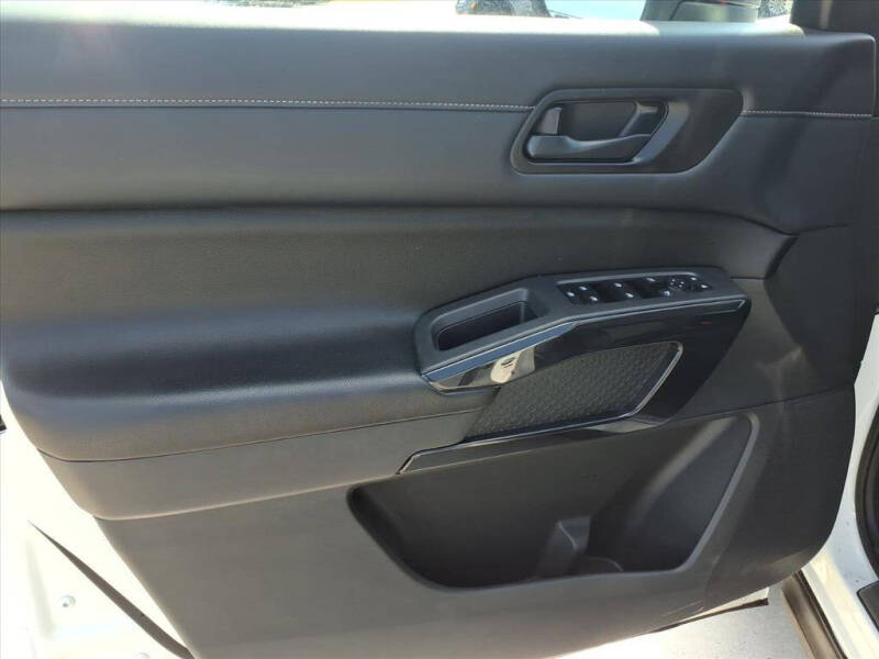 2023 Nissan Pathfinder SV