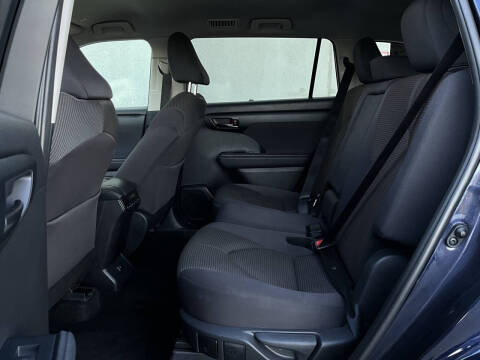 2025 Toyota Highlander LE