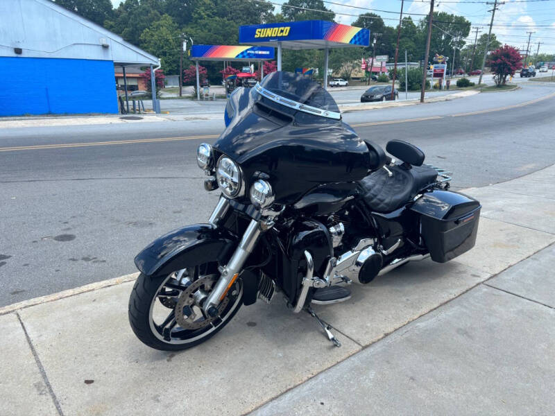 2017 Harley-Davidson Street Glide Special FLHXS