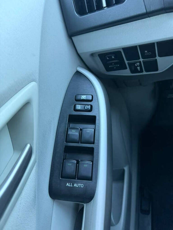 2014 Toyota Prius Four