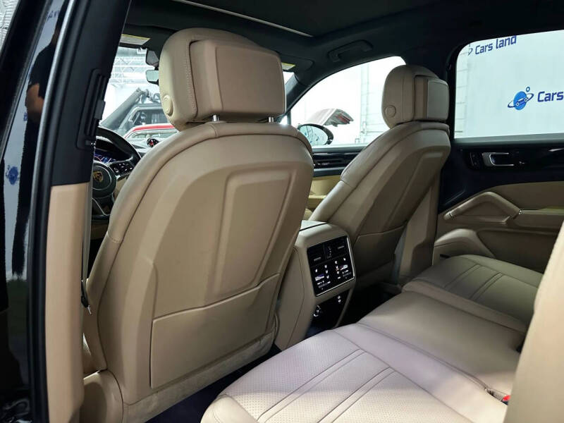 2022 Porsche Cayenne Platinum Edition