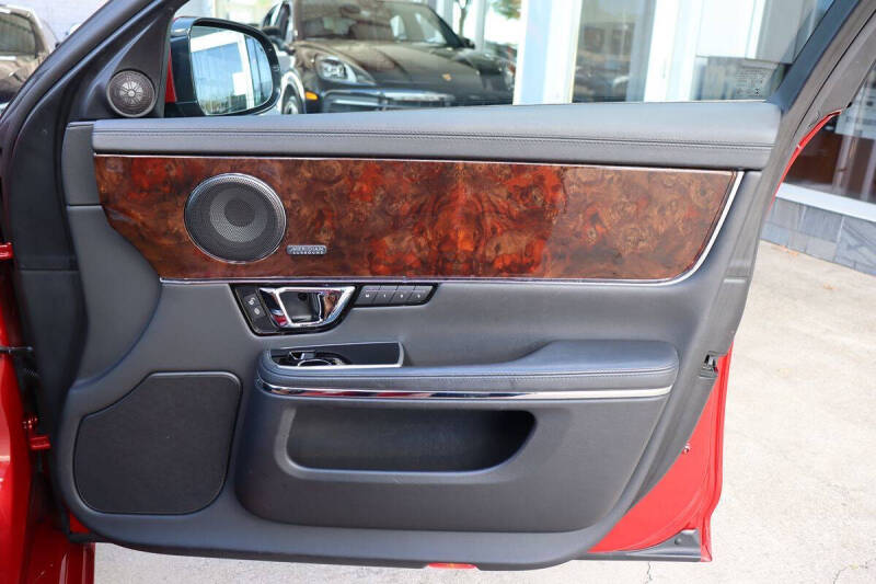 2016 Jaguar XJ R-Sport