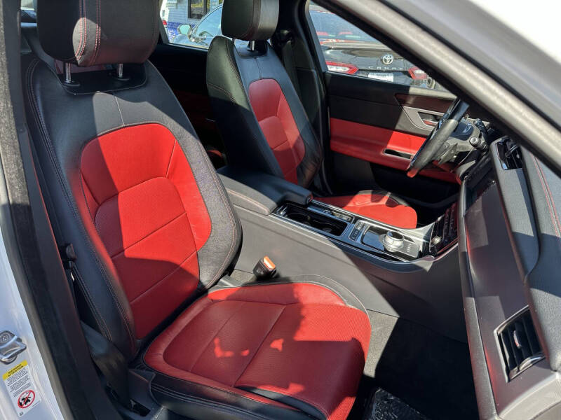 2016 Jaguar XF R-Sport