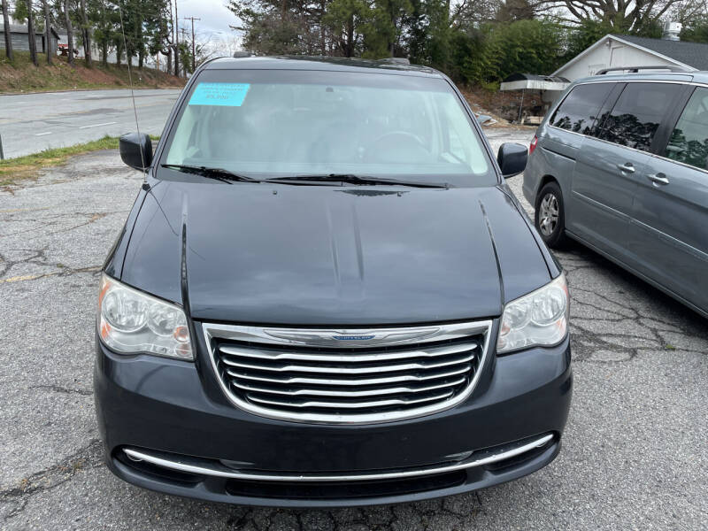 2014 Chrysler Town and Country for sale at Cynthia Motors, LLC in Thomasville NC