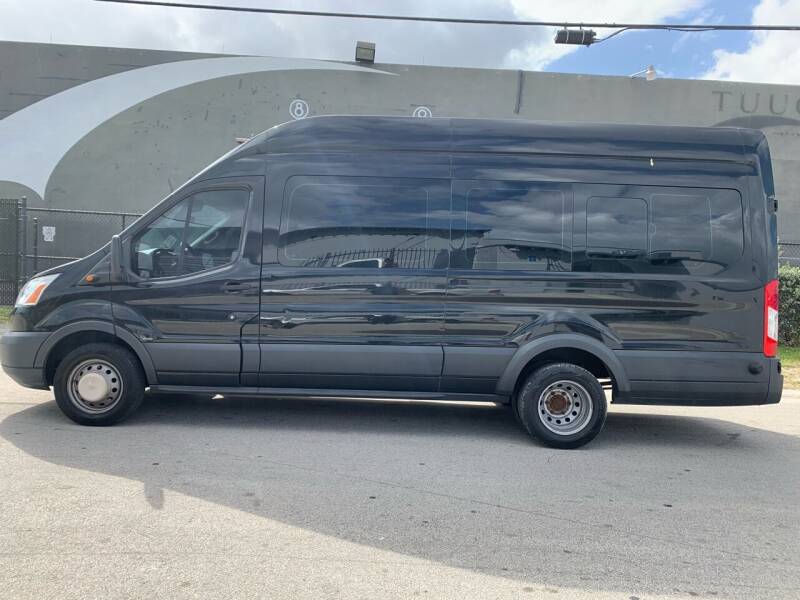 2015 Ford Transit Passenger for sale at CACHETEAUTO in Miami FL