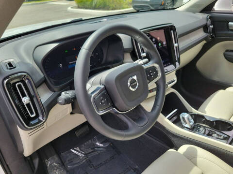 2023 Volvo XC40 B5 Plus Bright Theme