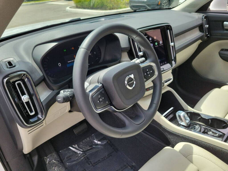 2023 Volvo XC40 B5 Plus Bright Theme