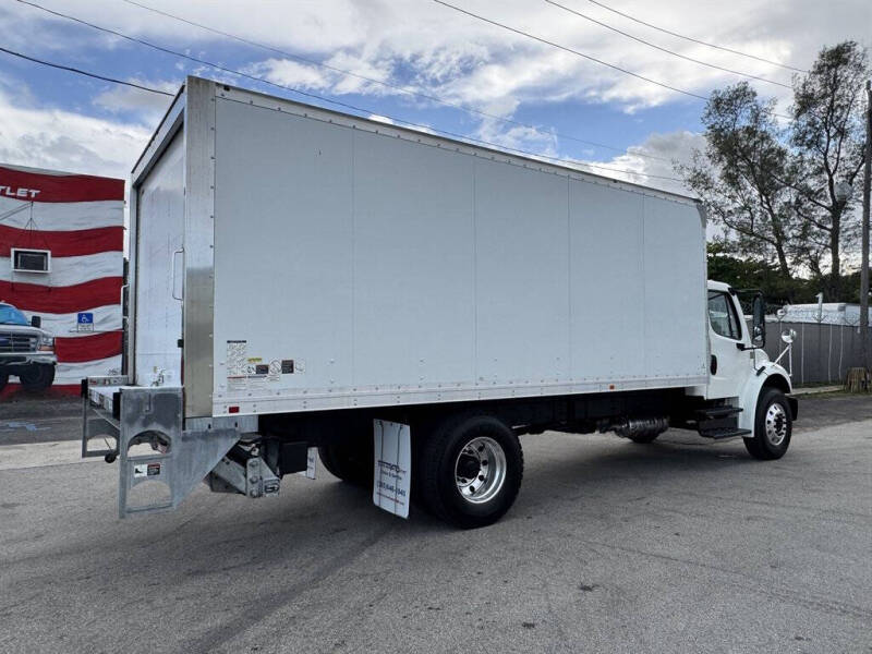 2019 Freightliner M2 106