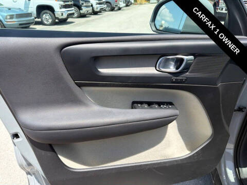 2024 Volvo XC40 B5 Plus Bright Theme