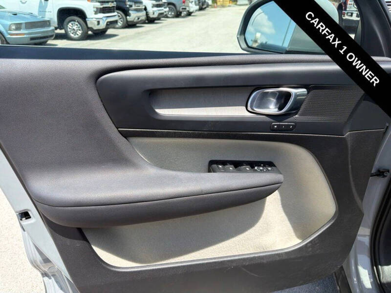 2024 Volvo XC40 B5 Plus Bright Theme
