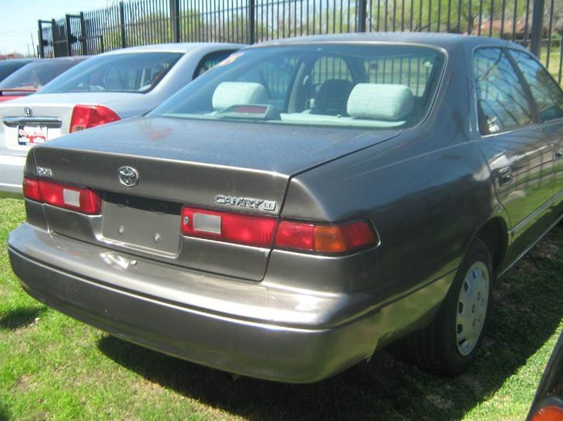 1998 Toyota Camry LE photo 5