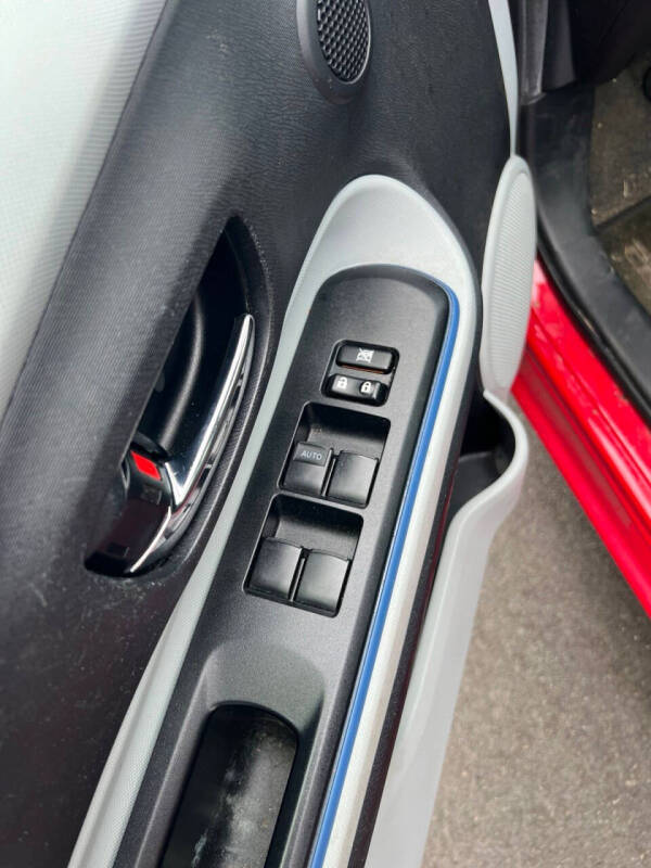2013 Toyota Prius c One