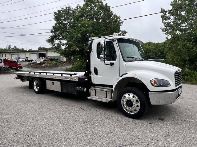 2023 Freightliner M2 106