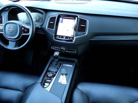 2020 Volvo XC90 T6 Momentum 6-Passenger