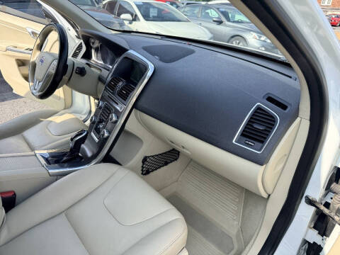 2016 Volvo XC60 T5 Drive-E Platinum