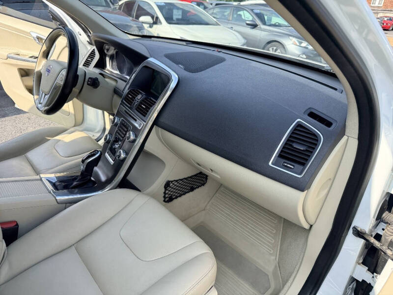 2016 Volvo XC60 T5 Drive-E Platinum