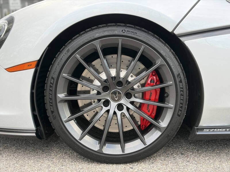 2017 McLaren 570GT