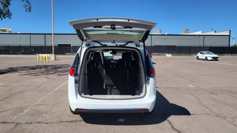2024 Chrysler Pacifica Plug-In Hybrid Select