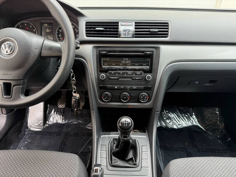 2013 Volkswagen Passat S PZEV