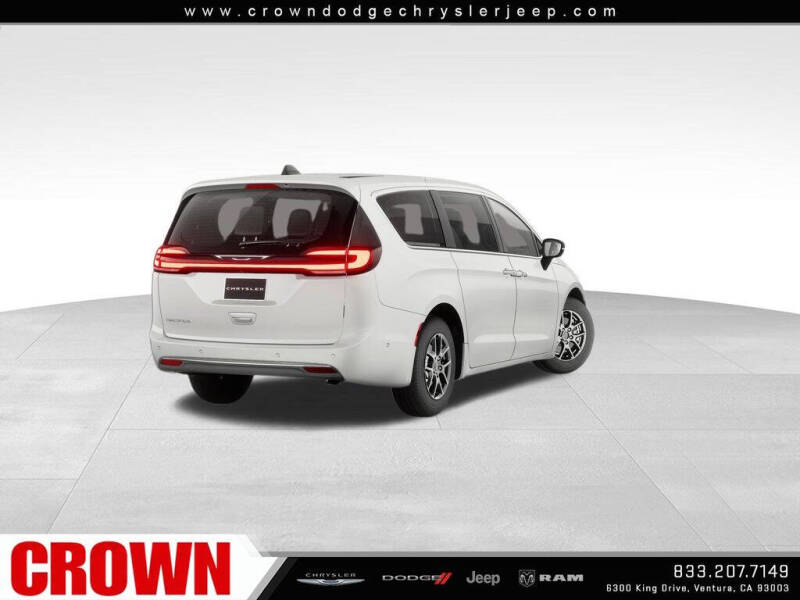 2027 Chrysler Pacifica Select