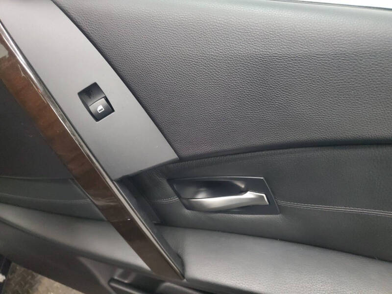 2004 BMW 5 Series 525i