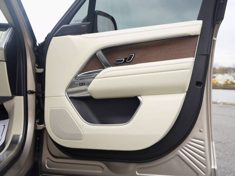 2023 Land Rover Range Rover P400 SE