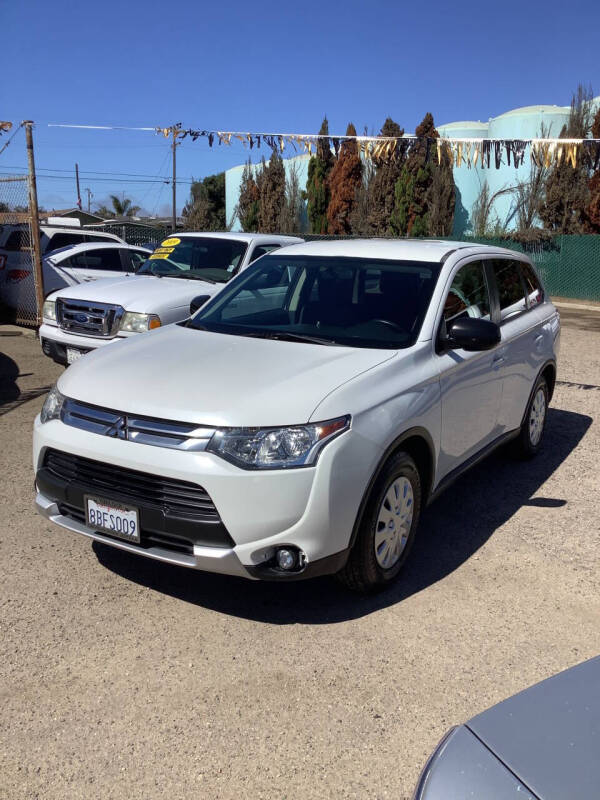 2015 Mitsubishi Outlander ES's photo