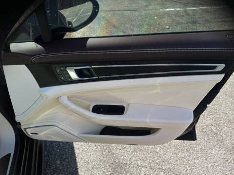 2023 Porsche Panamera GTS