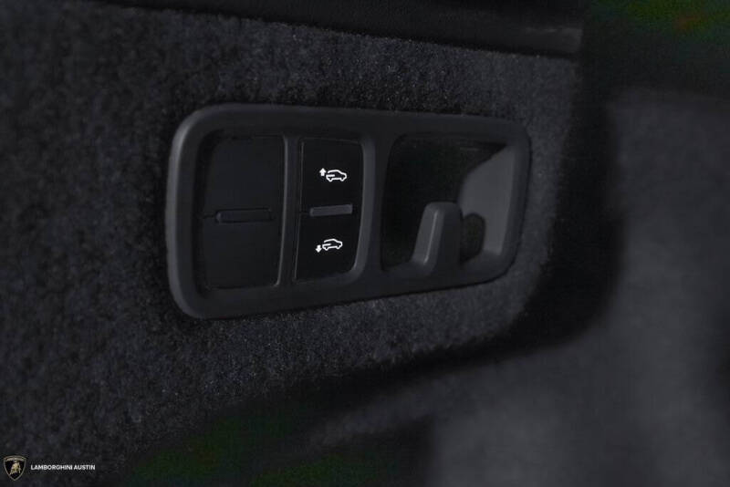 2025 Lamborghini Urus SE