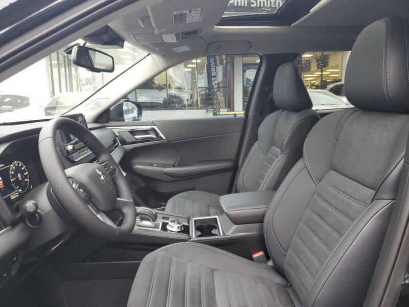 2025 Mitsubishi Outlander PHEV SE