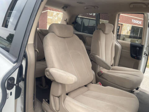 2007 Hyundai Entourage GLS