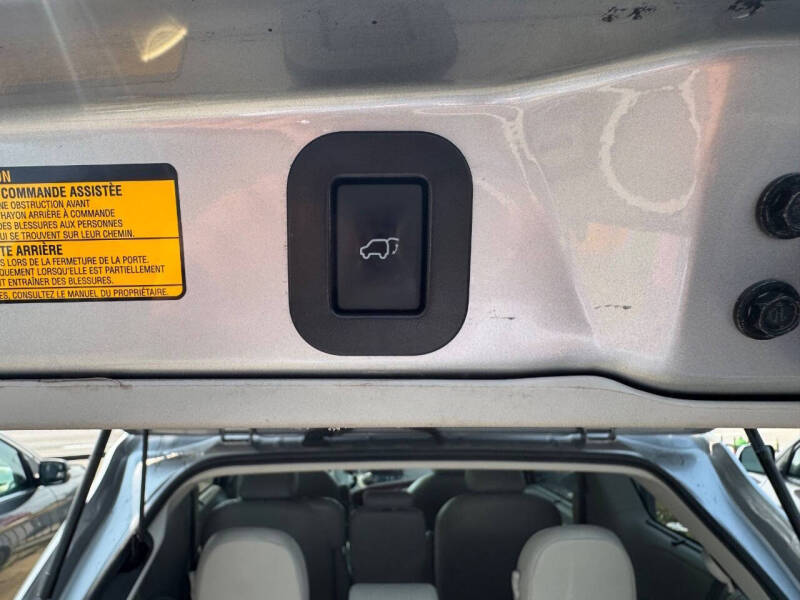 2013 Toyota Sienna XLE 8-Passenger