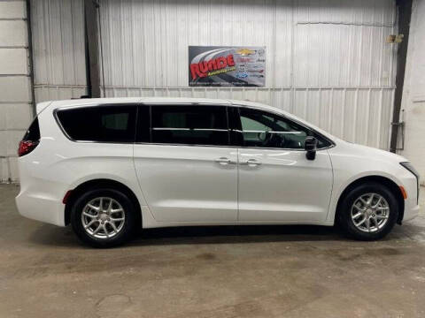 2027 Chrysler Pacifica Select