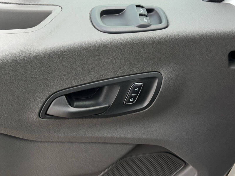 2025 Ford Transit 250