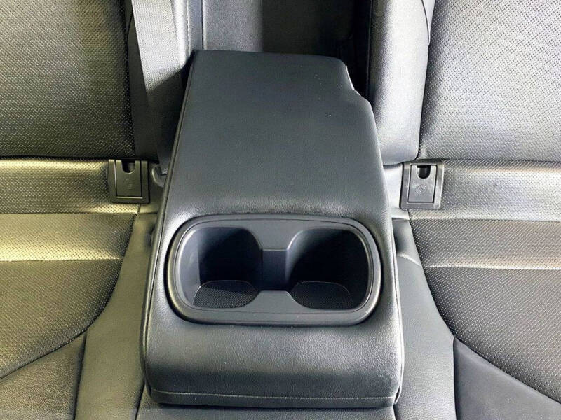 2022 Toyota Camry Hybrid XLE