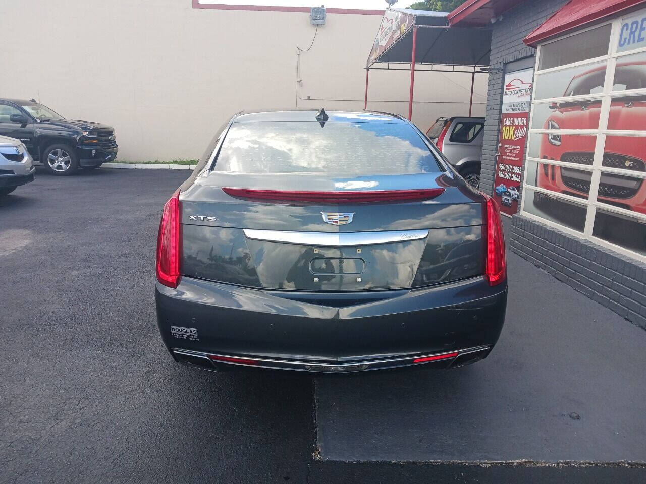 2017 CADILLAC XTS Sedan - $14,999