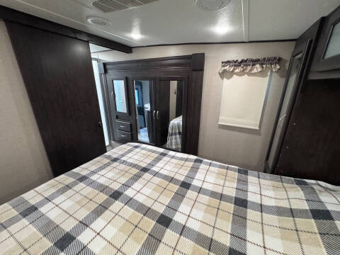 2021 Shasta RV Phoenix 30RLD