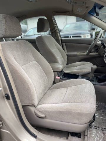 2004 Toyota Camry LE