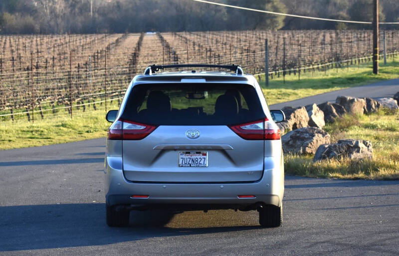 2016 Toyota Sienna XLE Premium 8-Passenger
