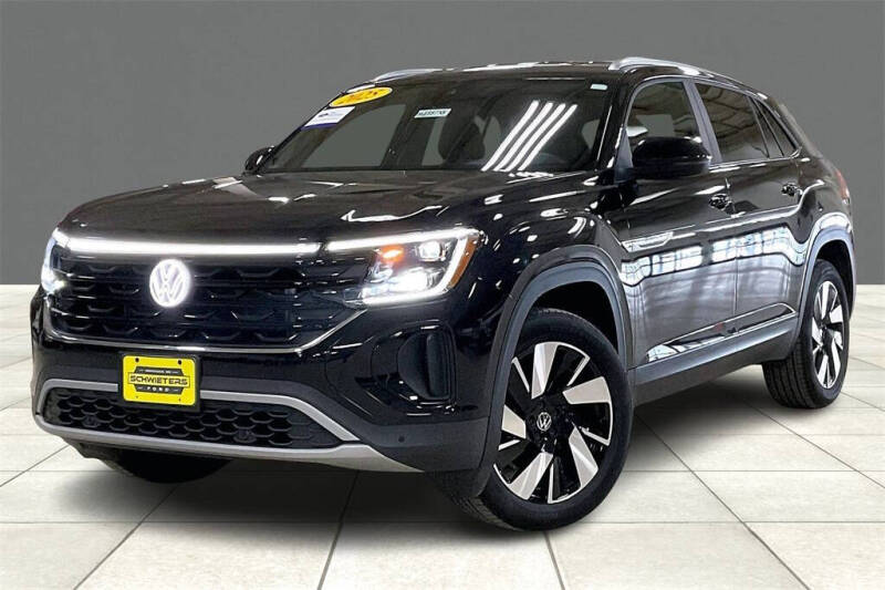 Used 2025 Volkswagen Atlas Cross Sport SE w/Tech with VIN 1V2HE2CAXSC210108 for sale in Montevideo, Minnesota