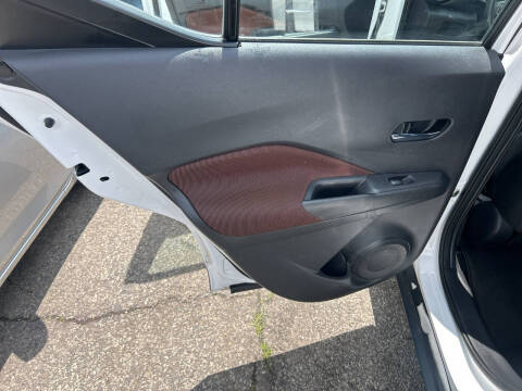 2021 Nissan Kicks SR