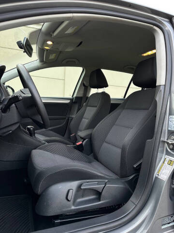 2014 Volkswagen Golf 2.5L PZEV