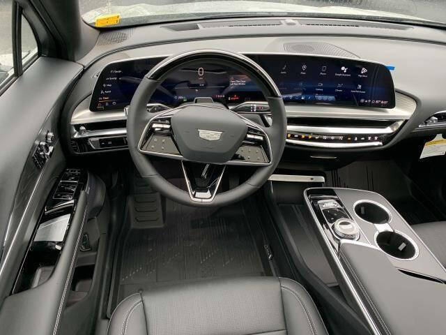 2024 Cadillac LYRIQ Luxury 2