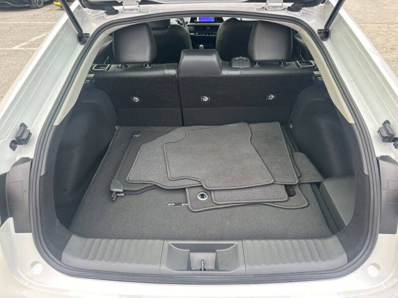 2025 Toyota Prius XLE