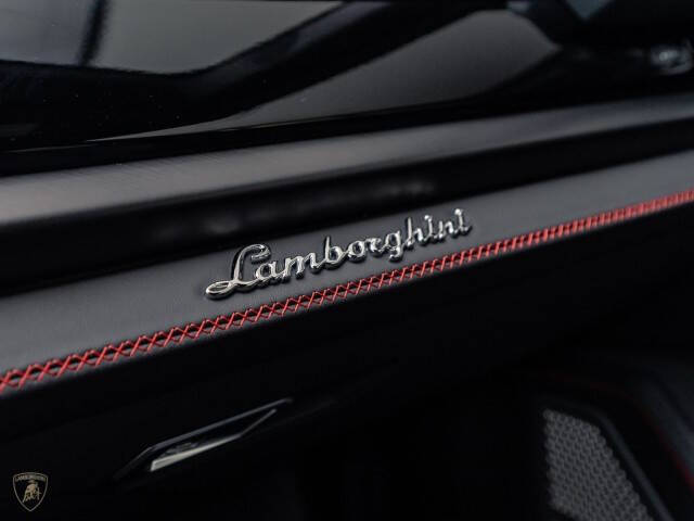 2025 Lamborghini Urus SE