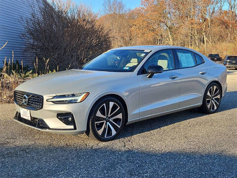 2022 Volvo S60 B5 Momentum