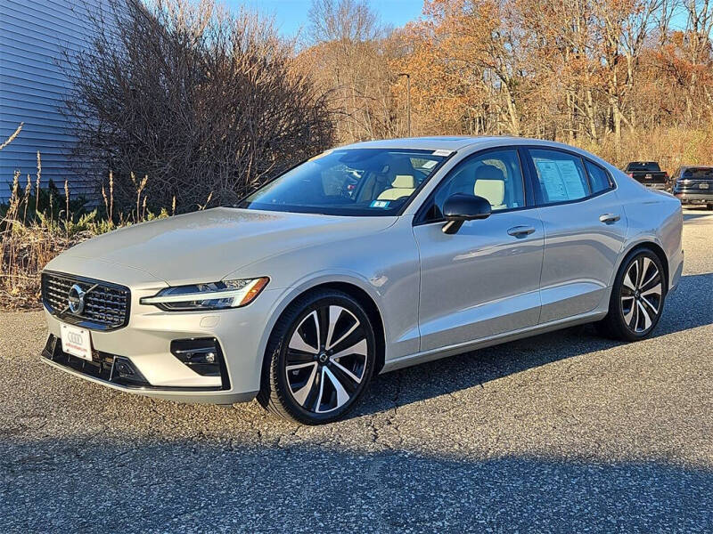 2022 Volvo S60 B5 Momentum