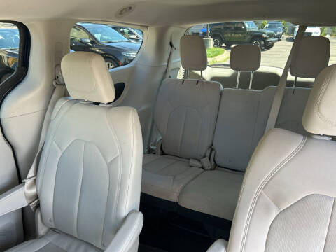 2017 Chrysler Pacifica LX